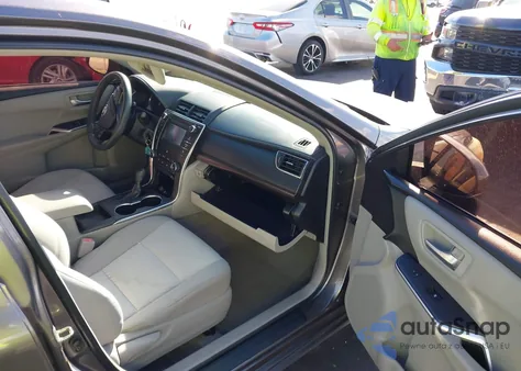 2016 Toyota Camry Le z USA, uszkodzony, nr VIN 4T1BF1FK8GU252244